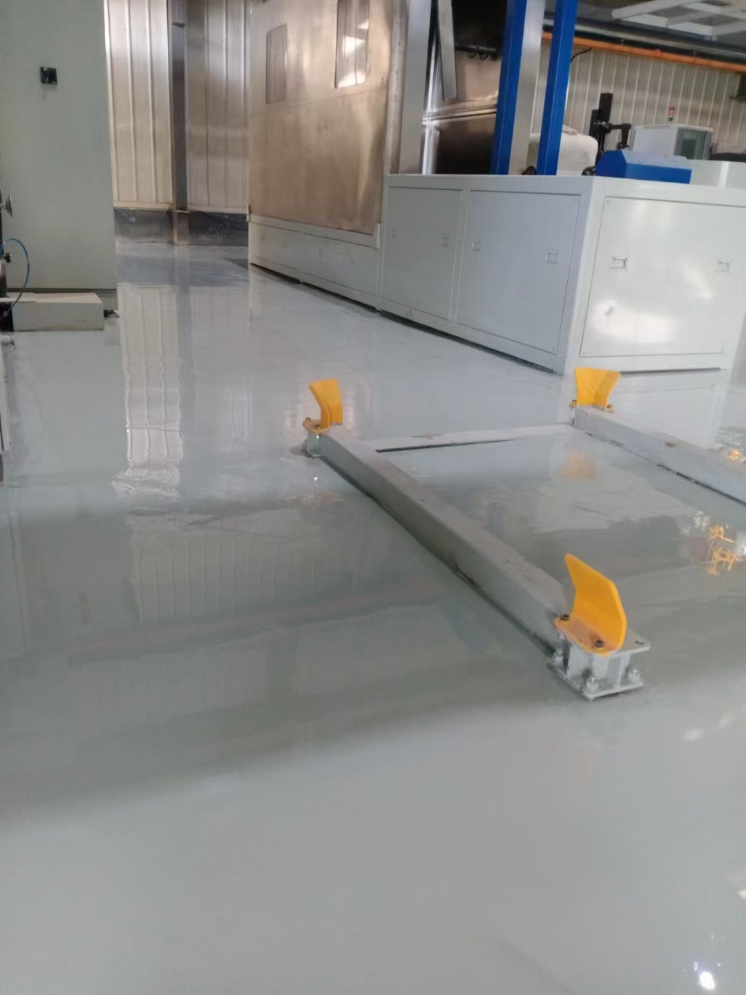 环氧地坪施工对基面湿度的要求，如何保证质量